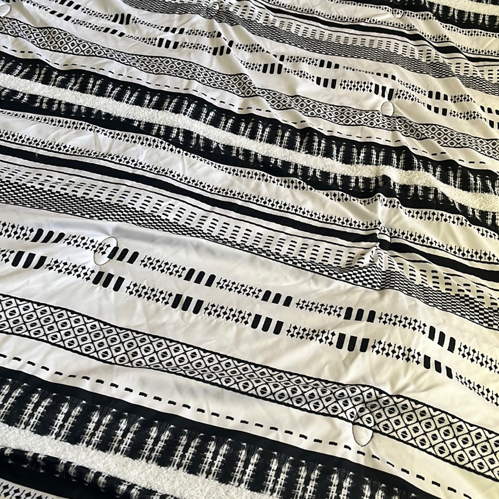 Comforter with white sheets